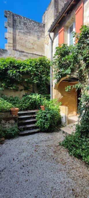 Appartement Avec Son Patio Dans Centre Historique De Bourg Exterior photo