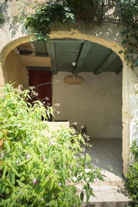 Appartement Avec Son Patio Dans Centre Historique De Bourg Exterior photo