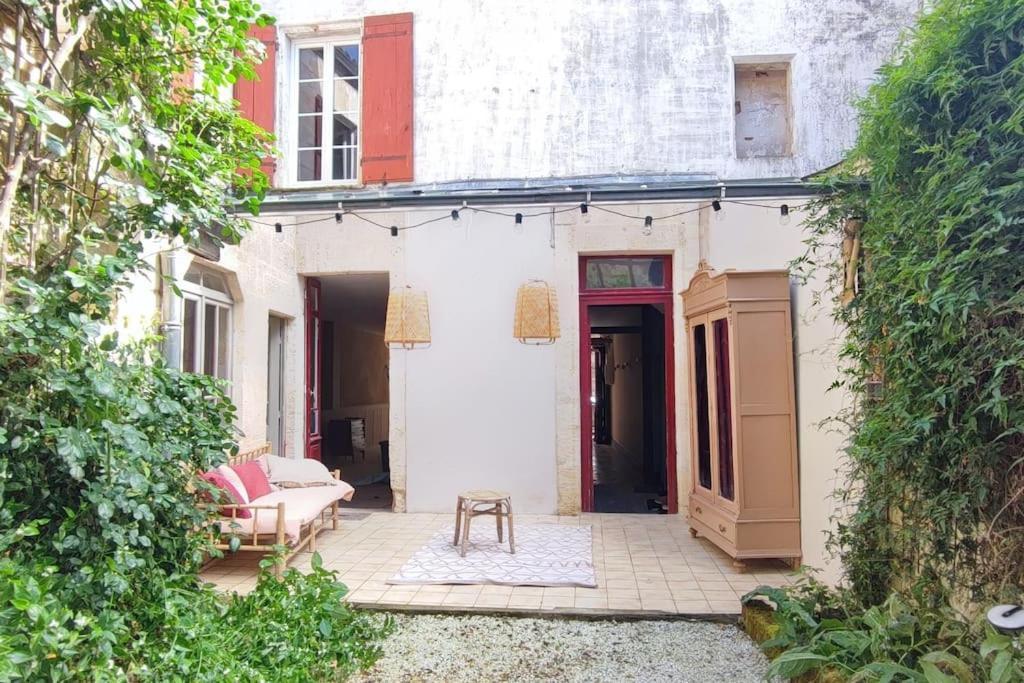 Appartement Avec Son Patio Dans Centre Historique De Bourg Exterior photo